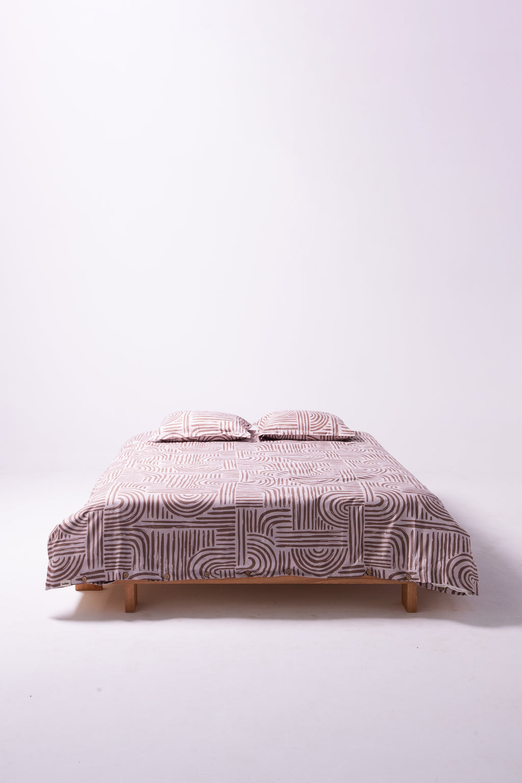 Premium Percale Duvet Cover – Organic Flow (Brown on White)