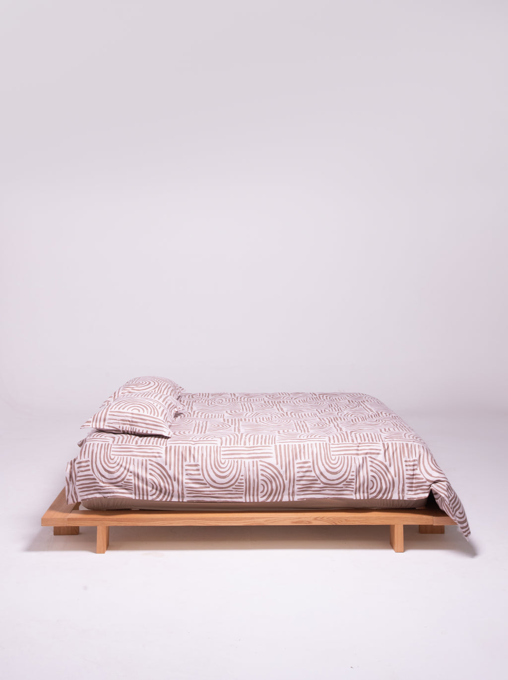 Premium Percale Duvet Cover – Organic Flow (Brown on White)