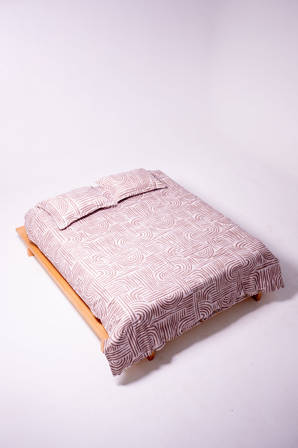 Premium Percale Duvet Cover – Organic Flow (Brown on White)