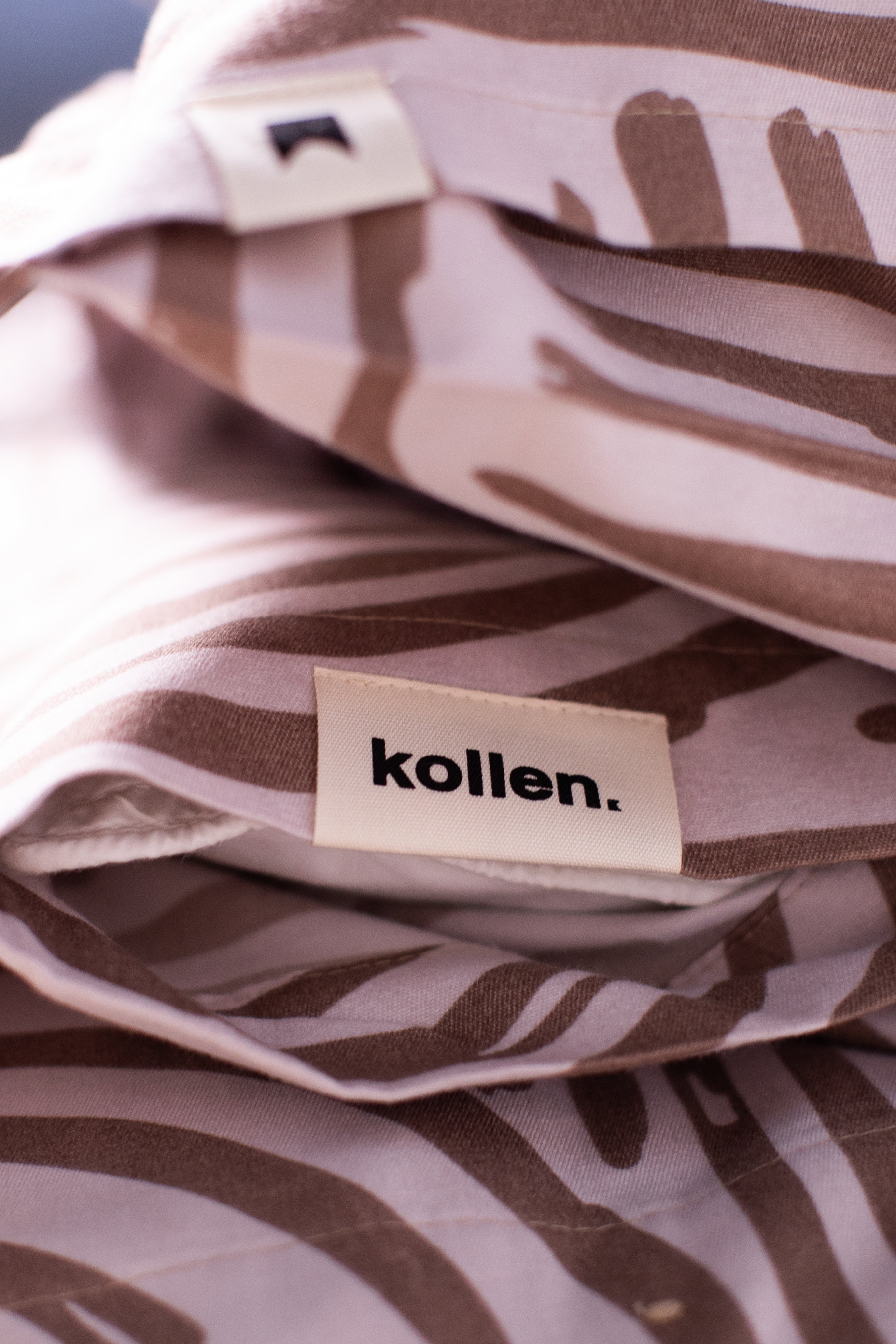 Premium Percale Duvet Cover – Organic Flow (Brown on White)