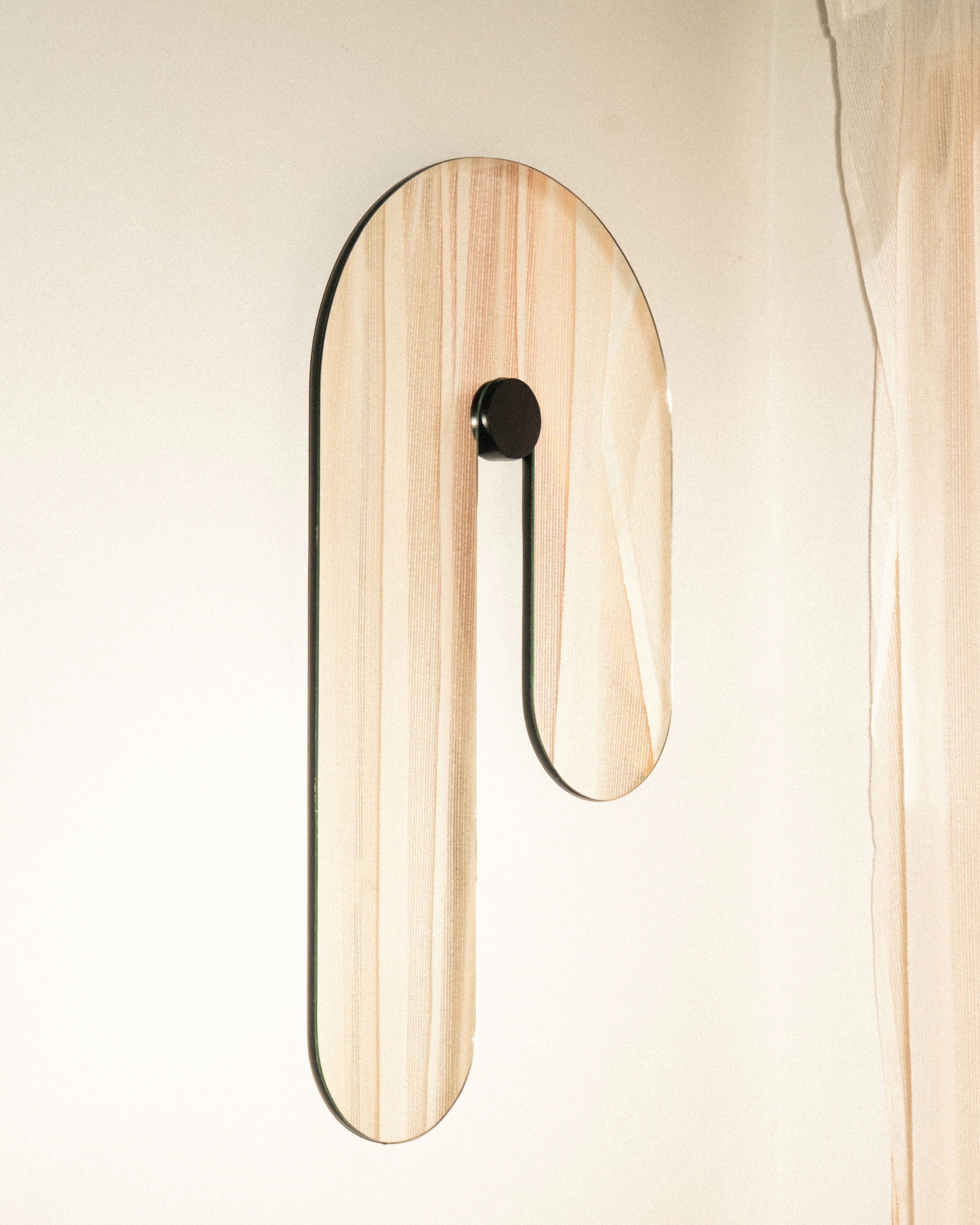 Aura 01 Mirror
